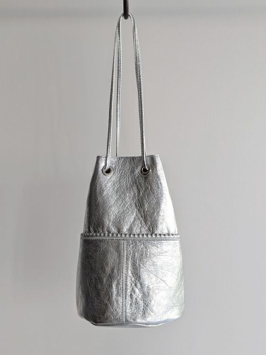 MARCO MASIマルコマージ 巾着ハンドバッグ SILVER | ITAL STYLE WEAR MARCO MASIマルコマージ 巾着ハンドバッグ SILVER | ITAL STYLE WEAR