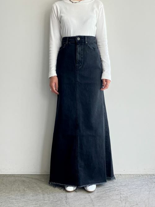 美品 yanuk ヤヌーク タイトデニムスカート ブラックデニム YANUK（ヤヌーク） スカート デニム 「yanuk/ヤヌーク」Iラインデニム