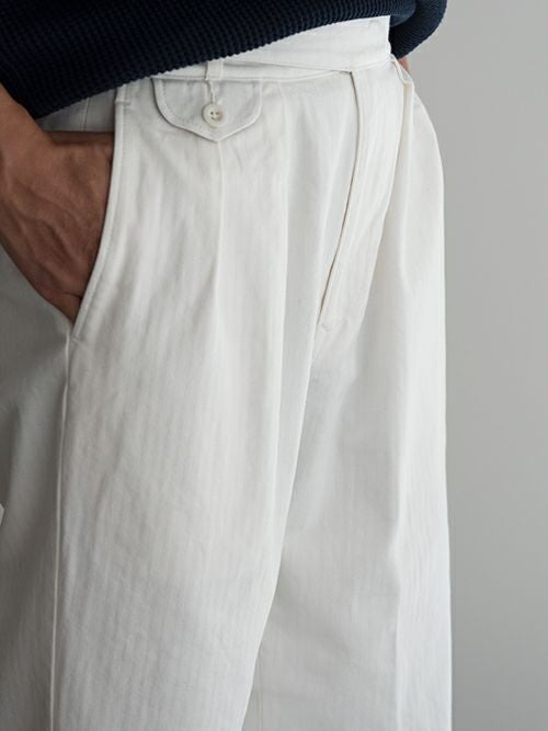 KENNETH FIELD ケネスフィールド GURKA Ⅲ TROUSER HERRINGBORN WHITE