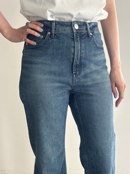 YANUKのCLAIREフレアデニムパンツ（股の付け根のヒゲ）