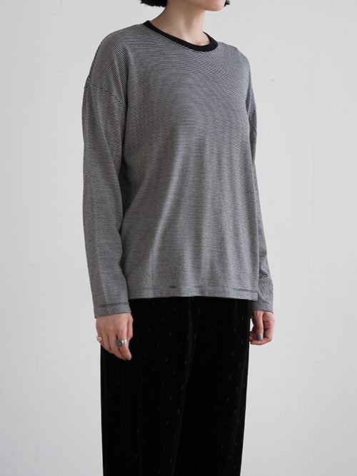 TICCA（ティッカ）ウォッシャブルウールロングTシャツ斜め向き着用イメージ
