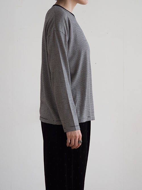TICCA（ティッカ）ウォッシャブルウールロングTシャツ横（サイド）着用イメージ