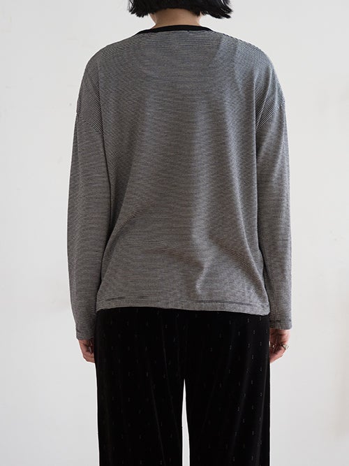 TICCA（ティッカ）ウォッシャブルウールロングTシャツ背面（バックスタイル）着用イメージ