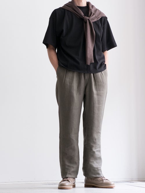 Timothee PARIS スエードスニーカー(ブラウン)の男性着用画像 正面（モデル身長165cm）