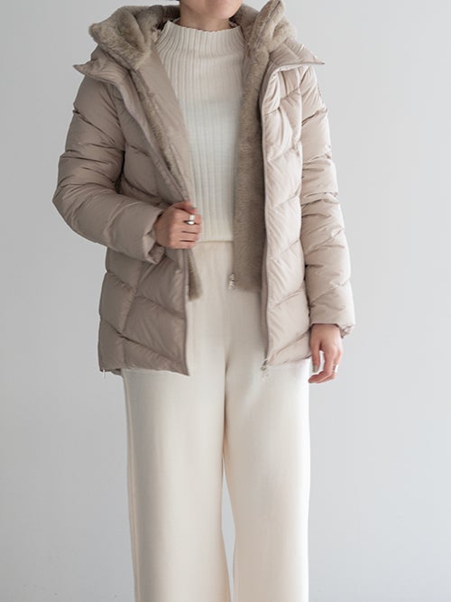 CAPE HORN ALVAREZ MATT ダウンジャケット ライトベージュの着用コーディネート