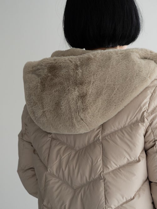 CAPE HORN ALVAREZ MATT ダウンジャケット ライトベージュのフード・ファーアップ